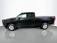 Used 2017  Chevrolet Silverado 1500 4WD Double Cab LT Z71 at Dutro Auto near Zanesville&comma; OH