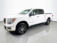 Used 2021  Nissan Titan 4x4 Crew Cab SV at Dutro Auto near Zanesville&comma; OH
