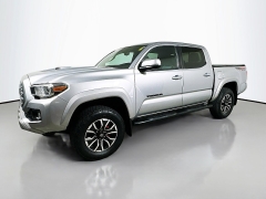 Used 2020  Toyota Tacoma 4WD Double Cab TRD Sport Auto at Dutro Auto near Zanesville&comma; OH