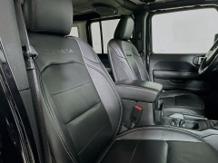 Used 2018  Jeep Wrangler Unlimited 4d SUV 4WD Sahara at Dutro Auto near Zanesville, OH