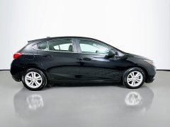 Used 2017  Chevrolet Cruze 4d Hatchback LT Auto at Dutro Auto near Zanesville&comma; OH