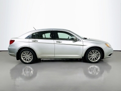 Used 2012  Chrysler 200 4d Sedan Limited at Dutro Auto near Zanesville&comma; OH