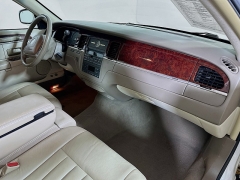 Used 2004  Lincoln Town Car 4d Sedan Signature at Graham Auto Mall near Mansfield&comma; OH