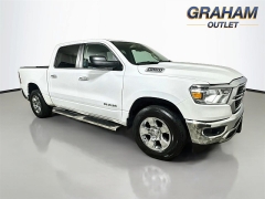  2020 Ram 1500 4WD Crew Cab Big Horn at Dutro Auto near Zanesville&comma; OH