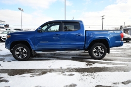 Used 2017  Toyota Tacoma 4WD Double Cab TRD Sport Auto at Graham Auto Mall near Mansfield&comma; OH