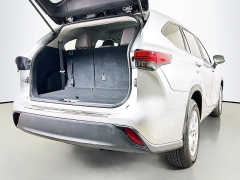 Used 2023  Toyota Highlander L FWD at Dutro Auto near Zanesville, OH