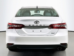 Used 2019  Toyota Camry 4d Sedan XLE at Dutro Auto near Zanesville, OH