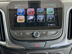 Used 2018  Chevrolet Equinox 4d SUV AWD LT w&sol;2LT at Dutro Auto near Zanesville&comma; OH