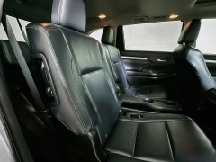Used 2016  Toyota Highlander 4d SUV AWD XLE at Dutro Auto near Zanesville&comma; OH