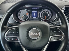 Used 2020  Jeep Cherokee 4d SUV 4WD Latitude Plus 2&period;4L at Dutro Auto near Zanesville&comma; OH