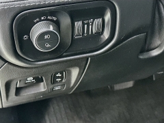 Used 2022  Ram 1500 4WD Limited Crew Cab 5'7" Box at Dutro Auto near Zanesville&comma; OH