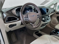 Used 2017  Chrysler Pacifica 4d Wagon Touring-L at Dutro Auto near Zanesville&comma; OH