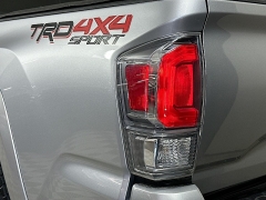 Used 2020  Toyota Tacoma 4WD Double Cab TRD Sport Auto at Dutro Auto near Zanesville&comma; OH
