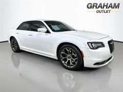  2015 Chrysler 300 4d Sedan S V8 at Dutro Auto near Zanesville&comma; OH