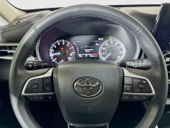 Used 2024  Toyota Highlander XLE AWD at Dutro Auto near Zanesville&comma; OH