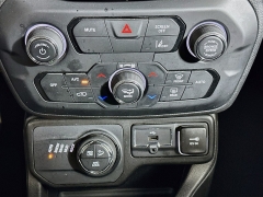 Used 2023  Jeep Renegade Trailhawk 4x4 at Dutro Auto near Zanesville&comma; OH