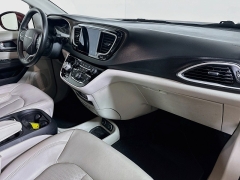 Used 2019  Chrysler Pacifica 4d Wagon Touring L at Dutro Auto near Zanesville&comma; OH