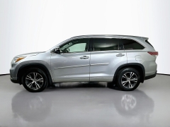 Used 2016  Toyota Highlander 4d SUV AWD XLE at Dutro Auto near Zanesville&comma; OH