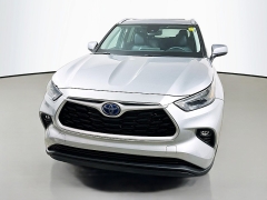 Used 2023  Toyota Highlander Hybrid XLE AWD at Graham Auto Mall near Mansfield, OH
