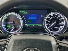 Used 2018  Toyota Camry Hybrid 4d Sedan SE at Dutro Auto near Zanesville&comma; OH