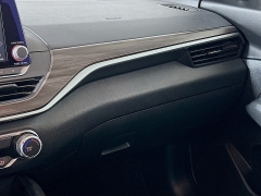 Used 2024  Nissan Altima 2&period;5 SV Sedan at Dutro Auto near Zanesville&comma; OH