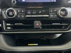 Used 2024  Toyota Highlander XLE AWD at Dutro Auto near Zanesville&comma; OH