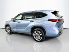 Used 2022  Toyota Highlander Hybrid Platinum AWD at Dutro Auto near Zanesville&comma; OH
