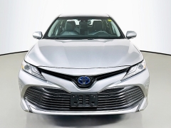 Used 2018  Toyota Camry Hybrid 4d Sedan SE at Dutro Auto near Zanesville&comma; OH