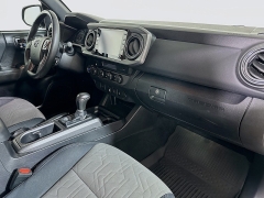 Used 2021  Toyota Tacoma 4WD TRD Off Road Double Cab 5ft Bed V6 AT at Dutro Auto near Zanesville&comma; OH
