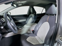 Used 2018  Toyota Camry Hybrid 4d Sedan SE at Dutro Auto near Zanesville&comma; OH