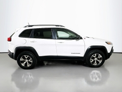 Used 2017  Jeep Cherokee 4d SUV 4WD Trailhawk I4 at Dutro Auto near Zanesville&comma; OH