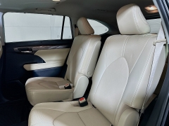 Used 2023  Toyota Highlander Hybrid Limited AWD at Dutro Auto near Zanesville&comma; OH