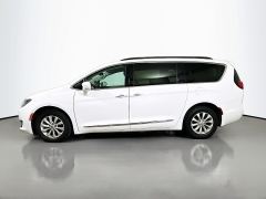 Used 2017  Chrysler Pacifica 4d Wagon Touring-L at Dutro Auto near Zanesville&comma; OH