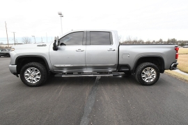 Used 2024  Chevrolet Silverado 2500HD 4WD Crew Cab 159" High Country Gas at Dutro Auto near Zanesville&comma; OH