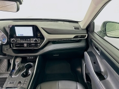 Used 2023  Toyota Highlander Hybrid XLE AWD at Graham Auto Mall near Mansfield, OH