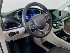 Used 2023  Chrysler Pacifica Hybrid Limited FWD at Dutro Auto near Zanesville&comma; OH
