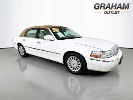 Used 2004 Lincoln Town Car 4d Sedan Signature at Graham Automall near Mansfield, OH