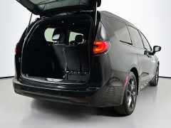 Used 2025  Chrysler Pacifica Limited FWD at Dutro Auto near Zanesville&comma; OH