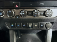 Used 2020  Toyota Tacoma 4WD Double Cab TRD Sport Auto at Dutro Auto near Zanesville&comma; OH