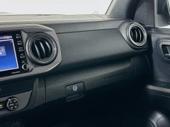 Used 2020  Toyota Tacoma 4WD Double Cab TRD Sport Auto at Dutro Auto near Zanesville&comma; OH