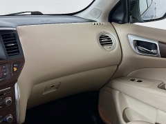 Used 2019  Nissan Pathfinder 4d SUV 4WD Platinum at Dutro Auto near Zanesville, OH