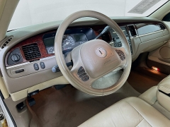 Used 2004  Lincoln Town Car 4d Sedan Signature at Graham Auto Mall near Mansfield&comma; OH