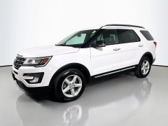 Used 2017  Ford Explorer 4d SUV 4WD XLT at Dutro Auto near Zanesville&comma; OH