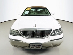 Used 2004  Lincoln Town Car 4d Sedan Signature at Graham Auto Mall near Mansfield&comma; OH