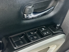 Used 2017  Nissan Titan 4WD Crew Cab SV at Dutro Auto near Zanesville&comma; OH