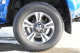 Used 2017  Toyota Tacoma 4WD Double Cab TRD Sport Auto at Graham Auto Mall near Mansfield&comma; OH