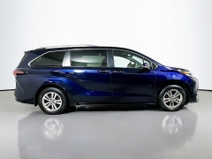 Used 2022  Toyota Sienna Platinum AWD 7-Passenger at Dutro Auto near Zanesville&comma; OH