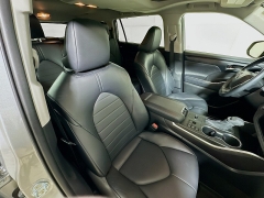 Used 2023  Toyota Highlander Hybrid XLE AWD at Graham Auto Mall near Mansfield, OH