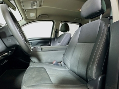 Used 2017  Nissan Titan 4WD Crew Cab SV at Dutro Auto near Zanesville&comma; OH