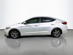 Used 2017  Hyundai Elantra 4d Sedan SE Auto at Graham Auto Mall near Mansfield&comma; OH